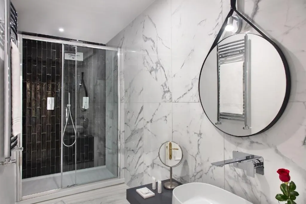Apartment Piazza Di Spagna 32 Fellini Design Suites Rome Italy